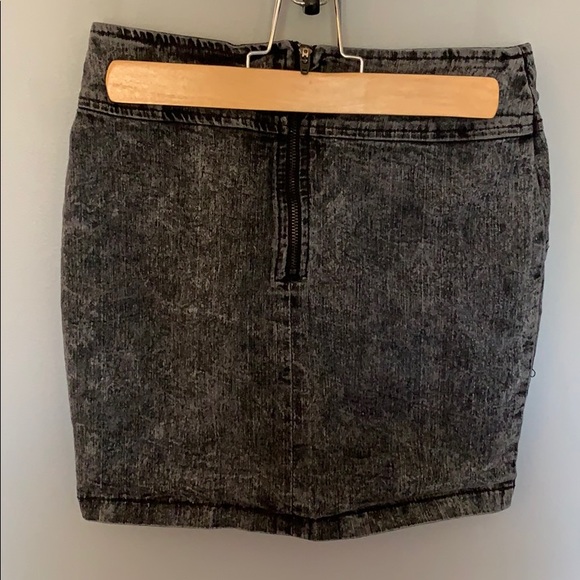 Mini Skirt - Picture 3 of 4